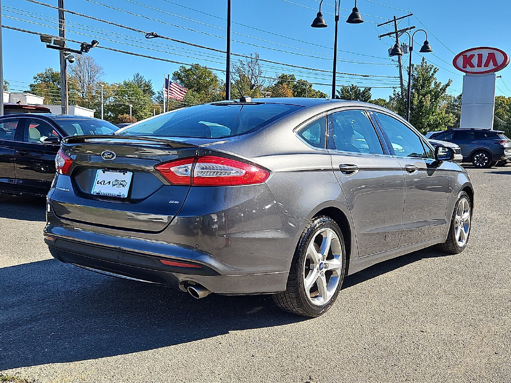 Used 2015 Ford Fusion SE FWD image 7