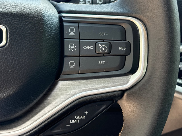 Used 2025 Jeep Wagoneer Series II AWD/4WD image 30