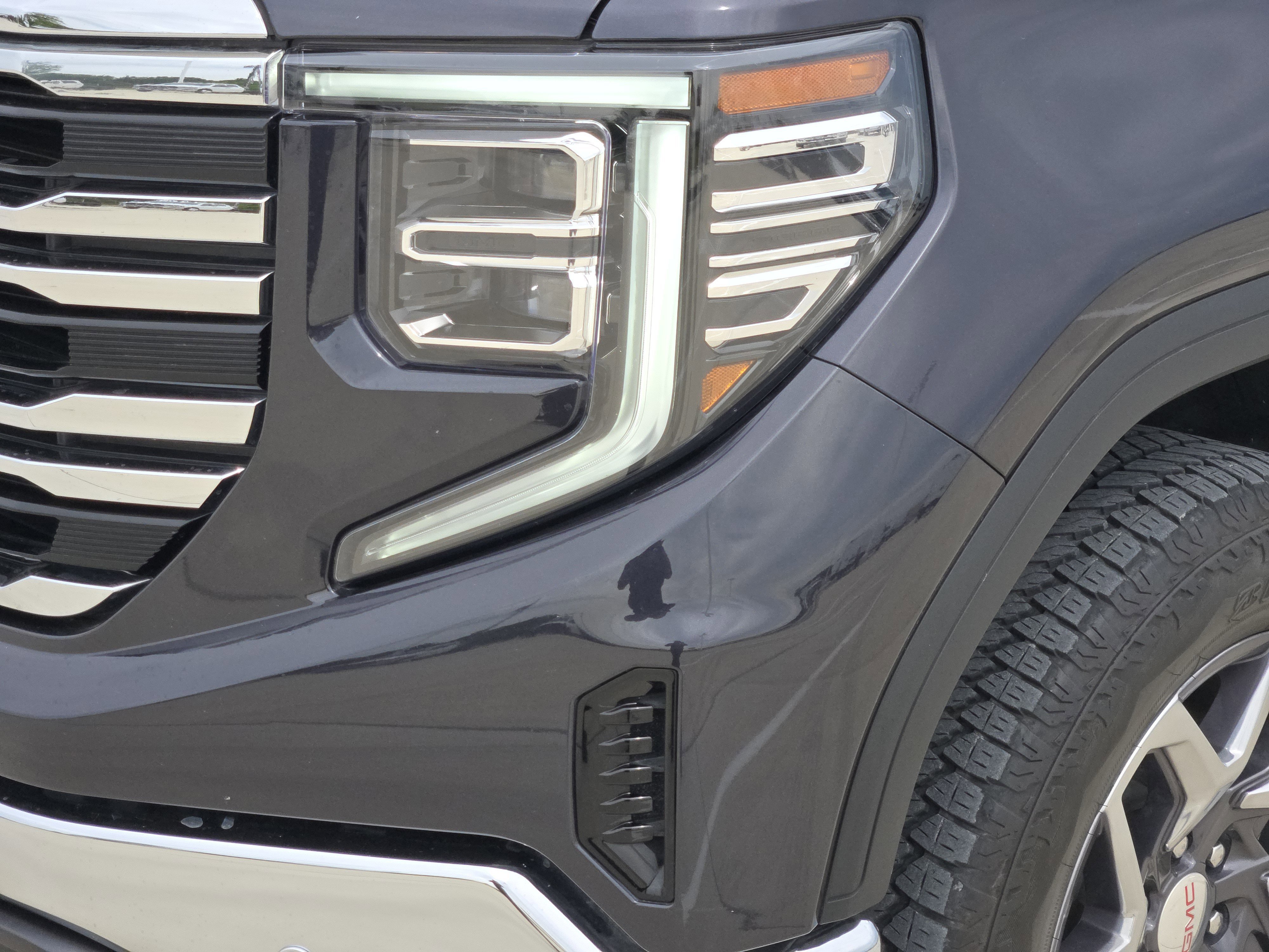 Used 2024 GMC Sierra 1500 SLT AWD/4WD image 9