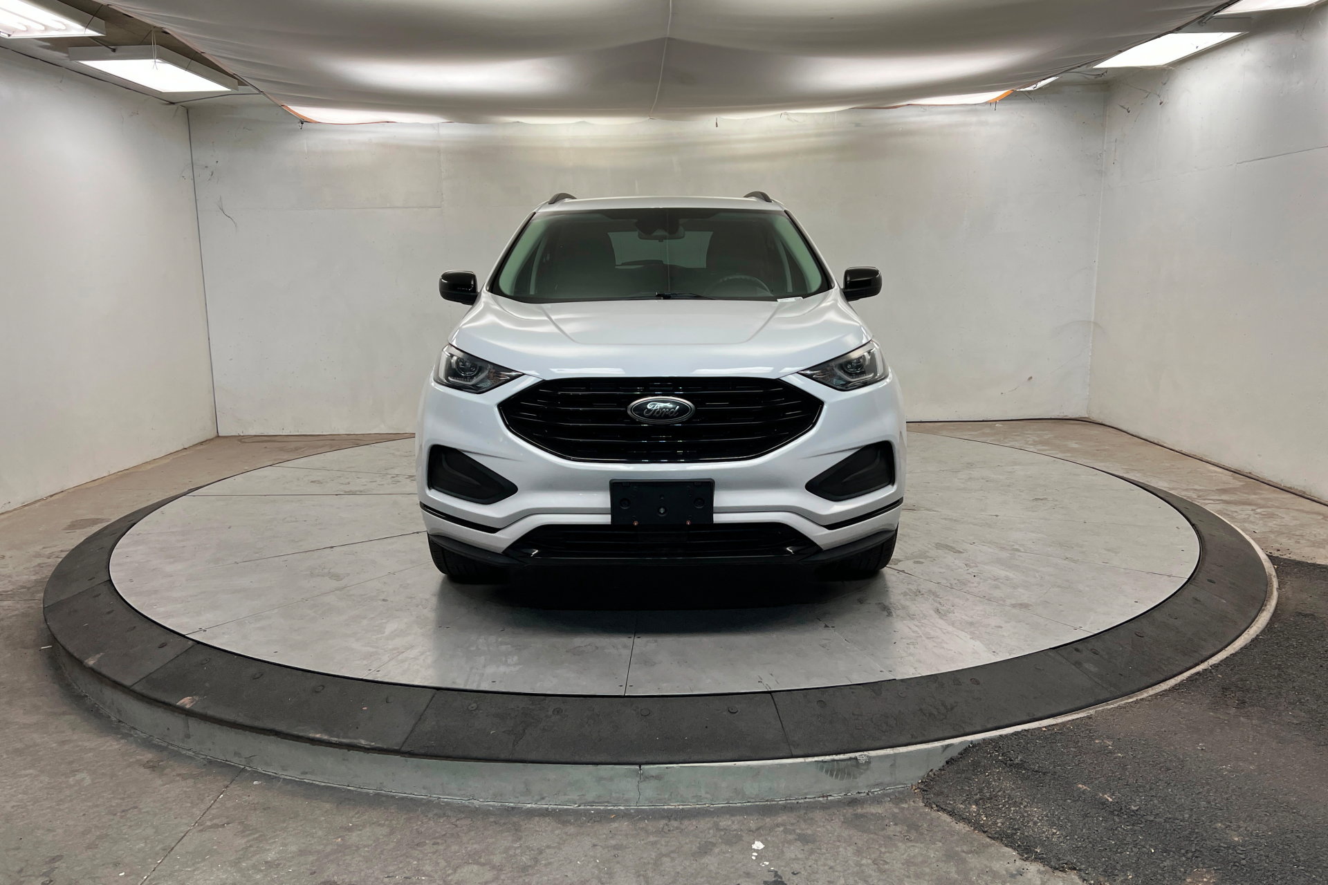 Used 2022 Ford Edge SE w/ Black Appearance Package image 8