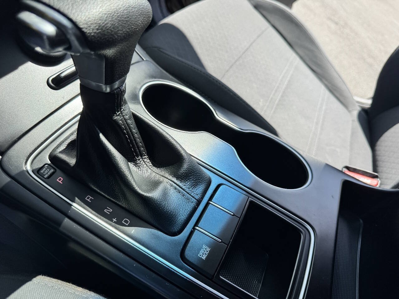 Used 2019 Kia Sorento FWD image 12