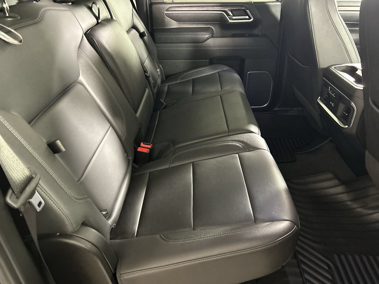 Used 2025 Chevrolet Silverado 3500 LTZ w/ LTZ Convenience Package AWD/4WD image 25