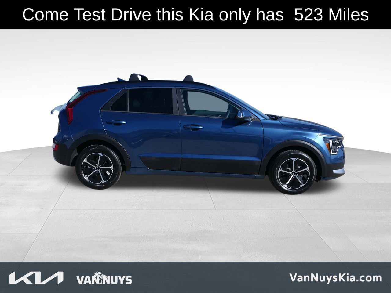 Used 2025 Kia Niro EX image 2