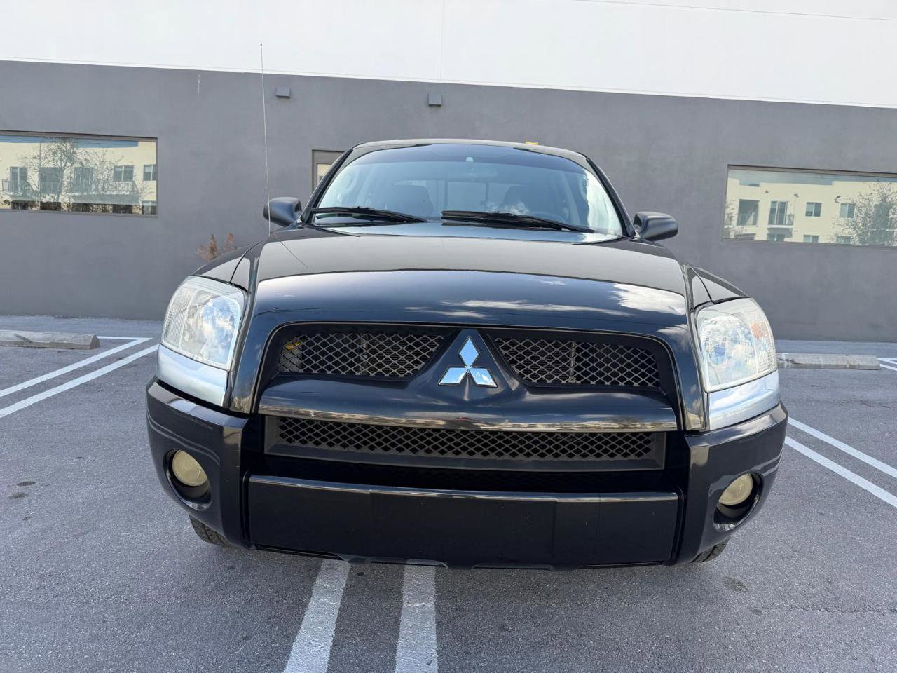 Used 2008 Mitsubishi Raider LS image 3