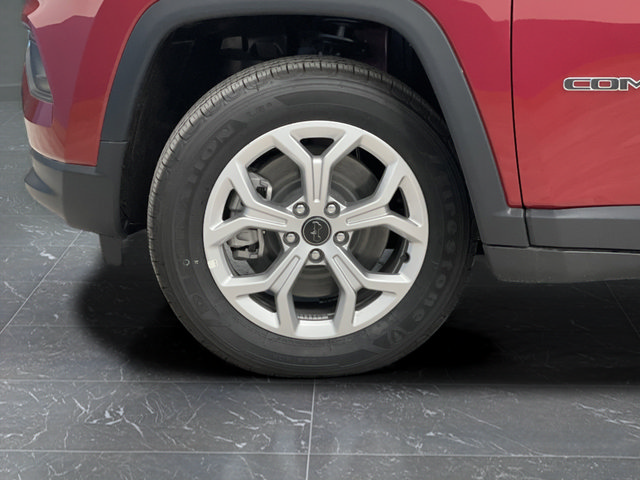New 2025 Jeep Compass Latitude w/ Sun & Sound Group AWD/4WD image 35