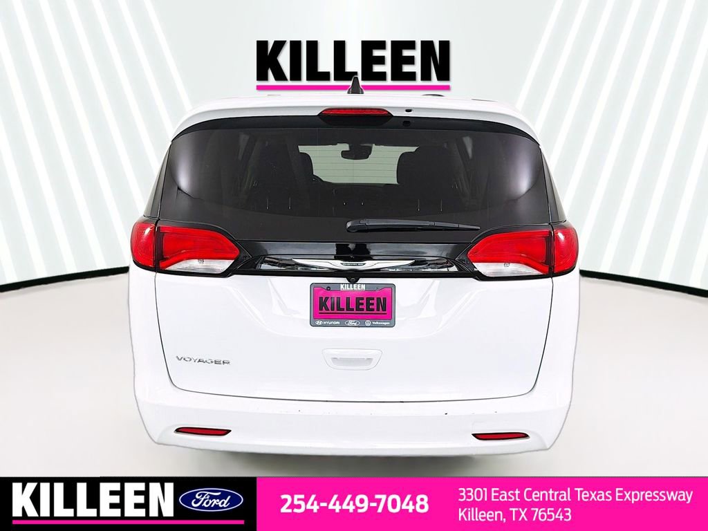 Used 2023 Chrysler Voyager LX image 7