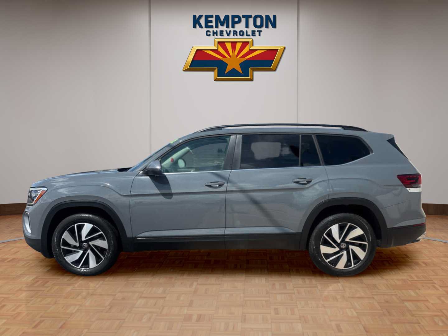 Used 2025 Volkswagen Atlas SE AWD/4WD image 3