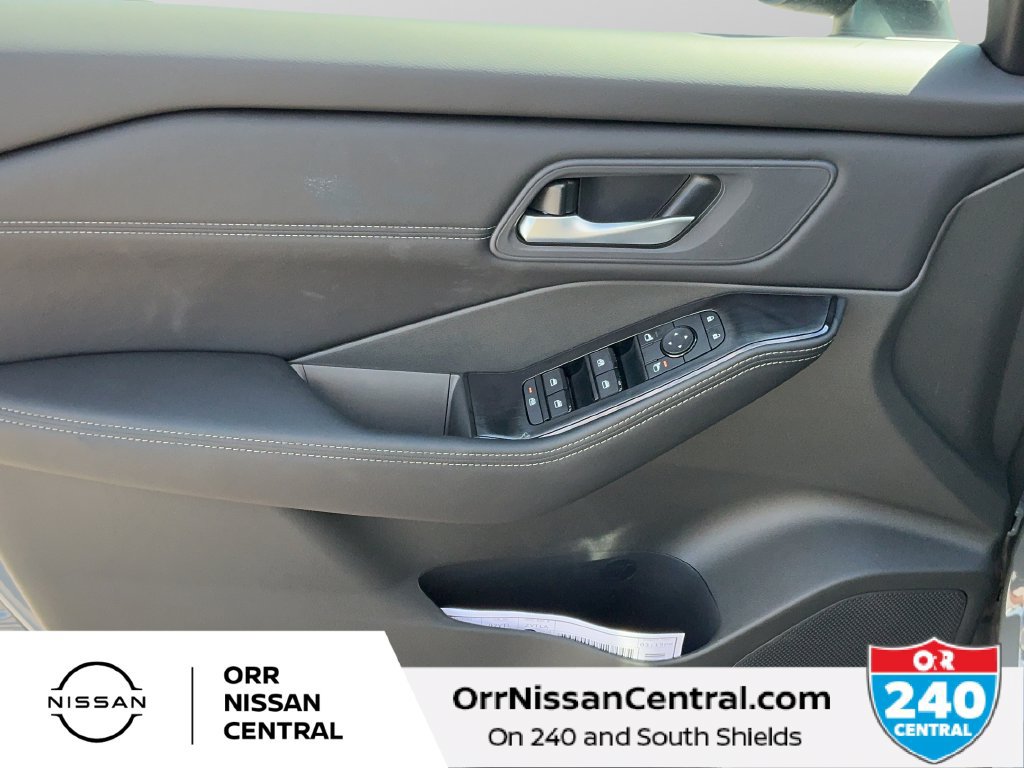 New 2027 Nissan Rogue Dark Armor FWD image 16