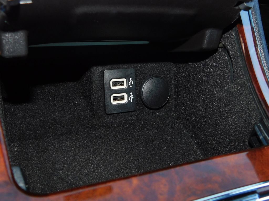 Used 2017 Lincoln Continental Select w/ Climate Package image 32