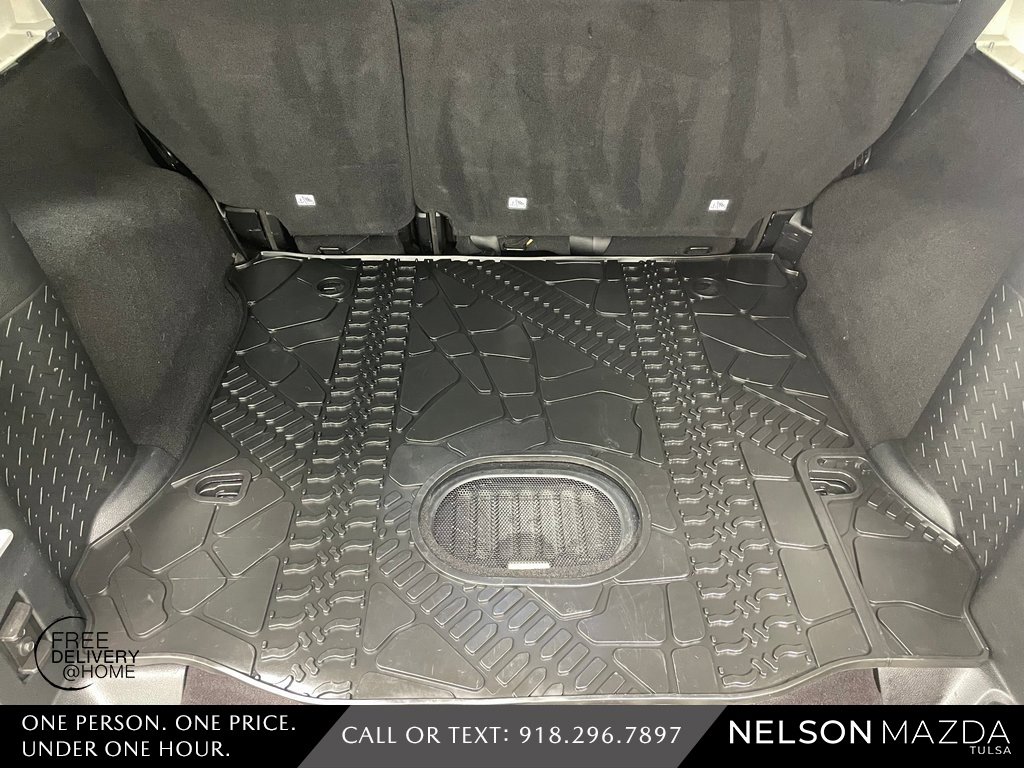 Used 2017 Jeep Wrangler Unlimited Rubicon image 35
