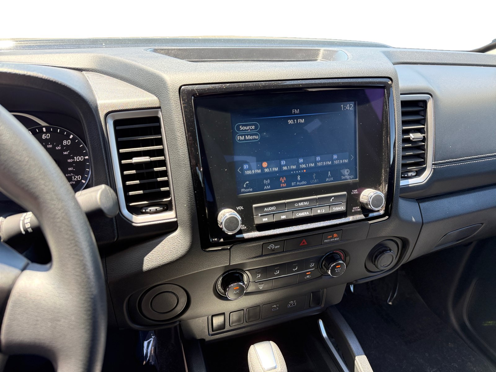 Used 2024 Nissan Frontier SV RWD image 12