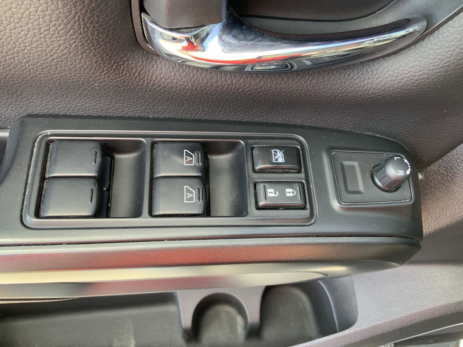 Used 2023 Nissan Titan PRO-4X AWD/4WD image 25