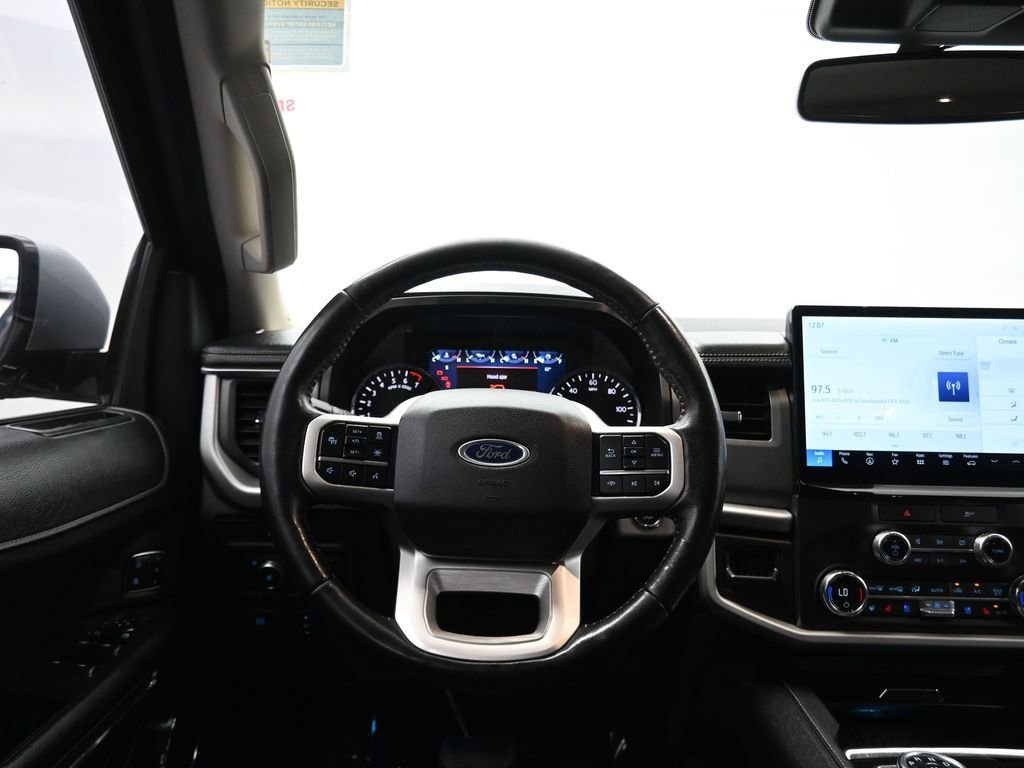 Used 2022 Ford Expedition XLT image 32