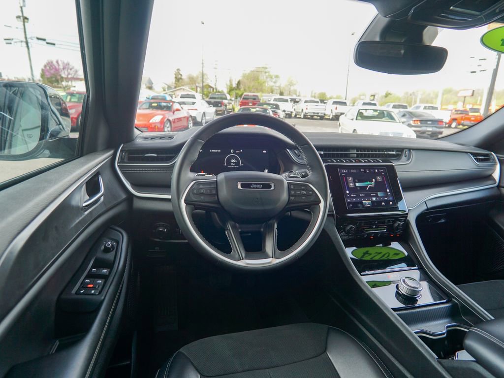 Used 2024 Jeep Grand Cherokee Altitude AWD/4WD image 13