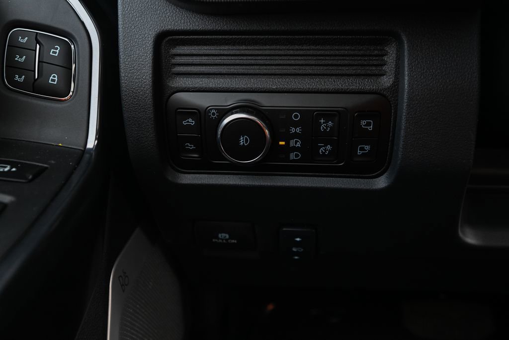 New 2026 Ford F450 Platinum w/ FX4 Off-Road Package image 36