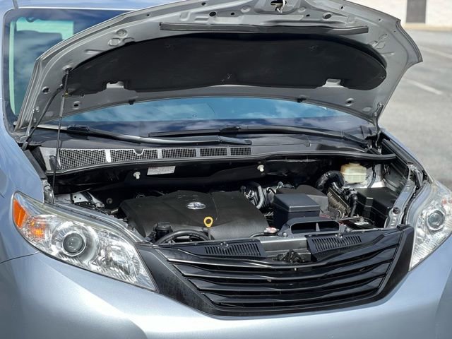Used 2017 Toyota Sienna L FWD image 42