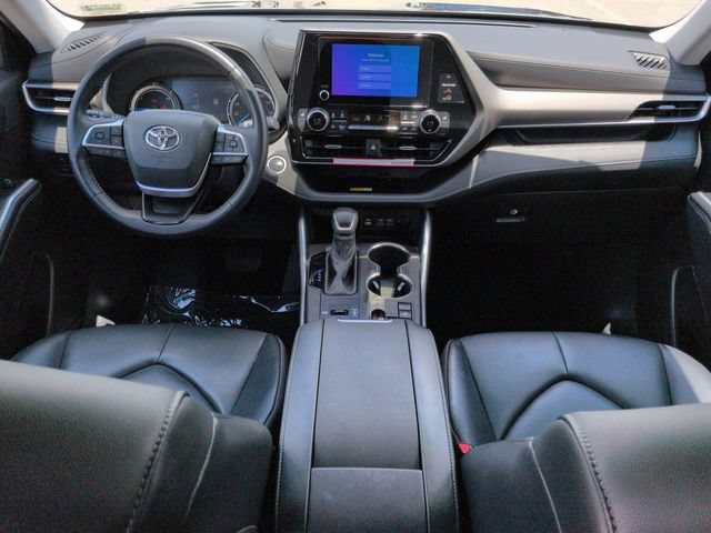 Certified 2024 Toyota Highlander XLE FWD image 15