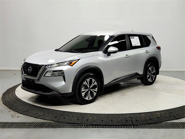 Used 2022 Nissan Rogue SV image 3