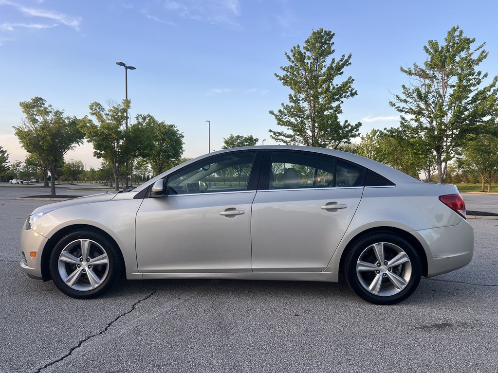Used 2013 Chevrolet Cruze LT FWD image 2