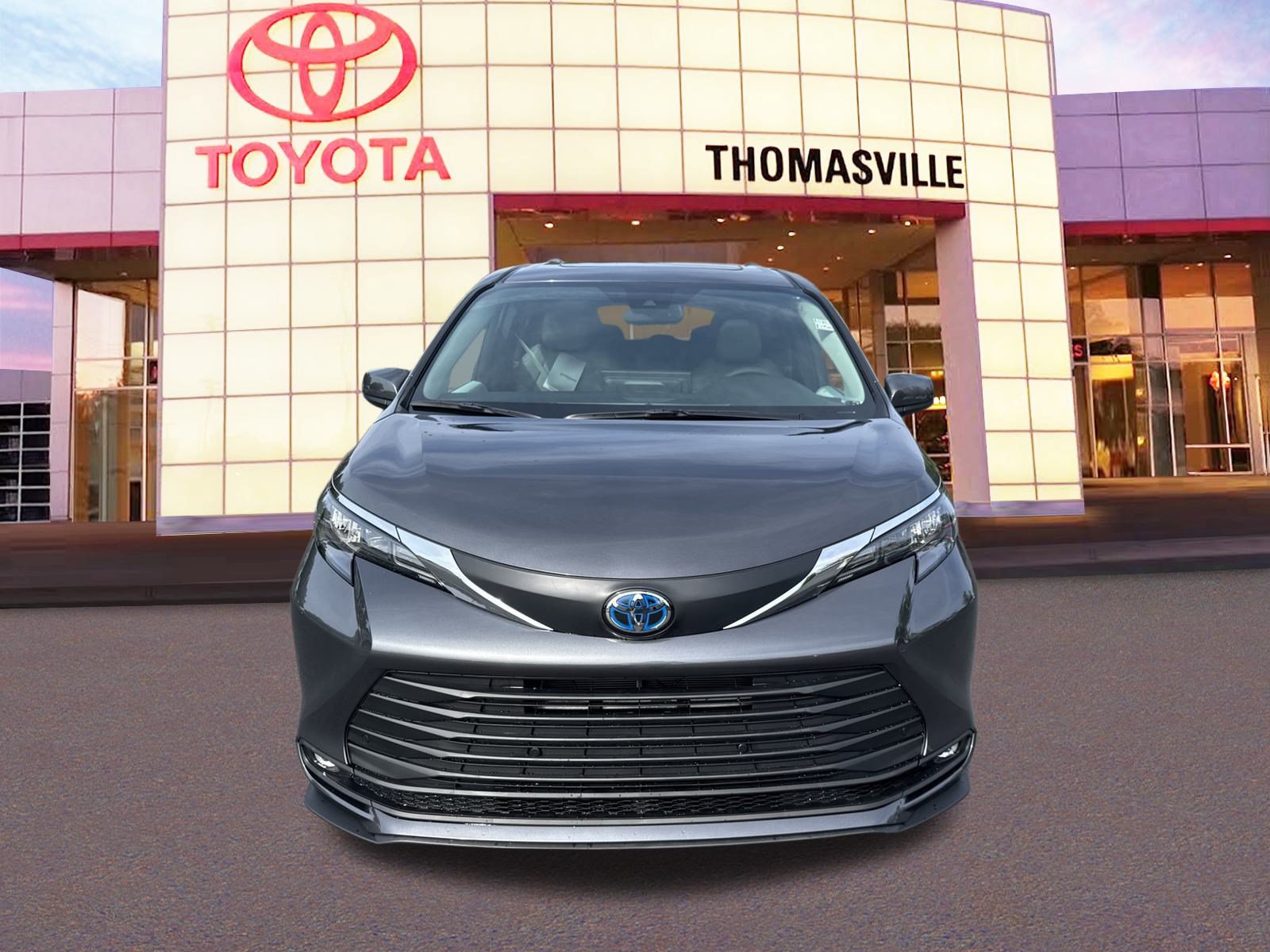 New 2025 Toyota Sienna XLE FWD image 3
