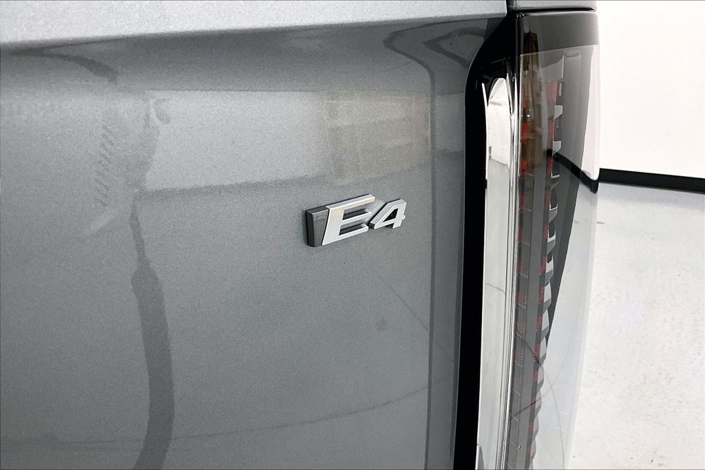 New 2027 Cadillac Vistiq Sport w/ LPO, Floor Liner Package AWD/4WD image 31