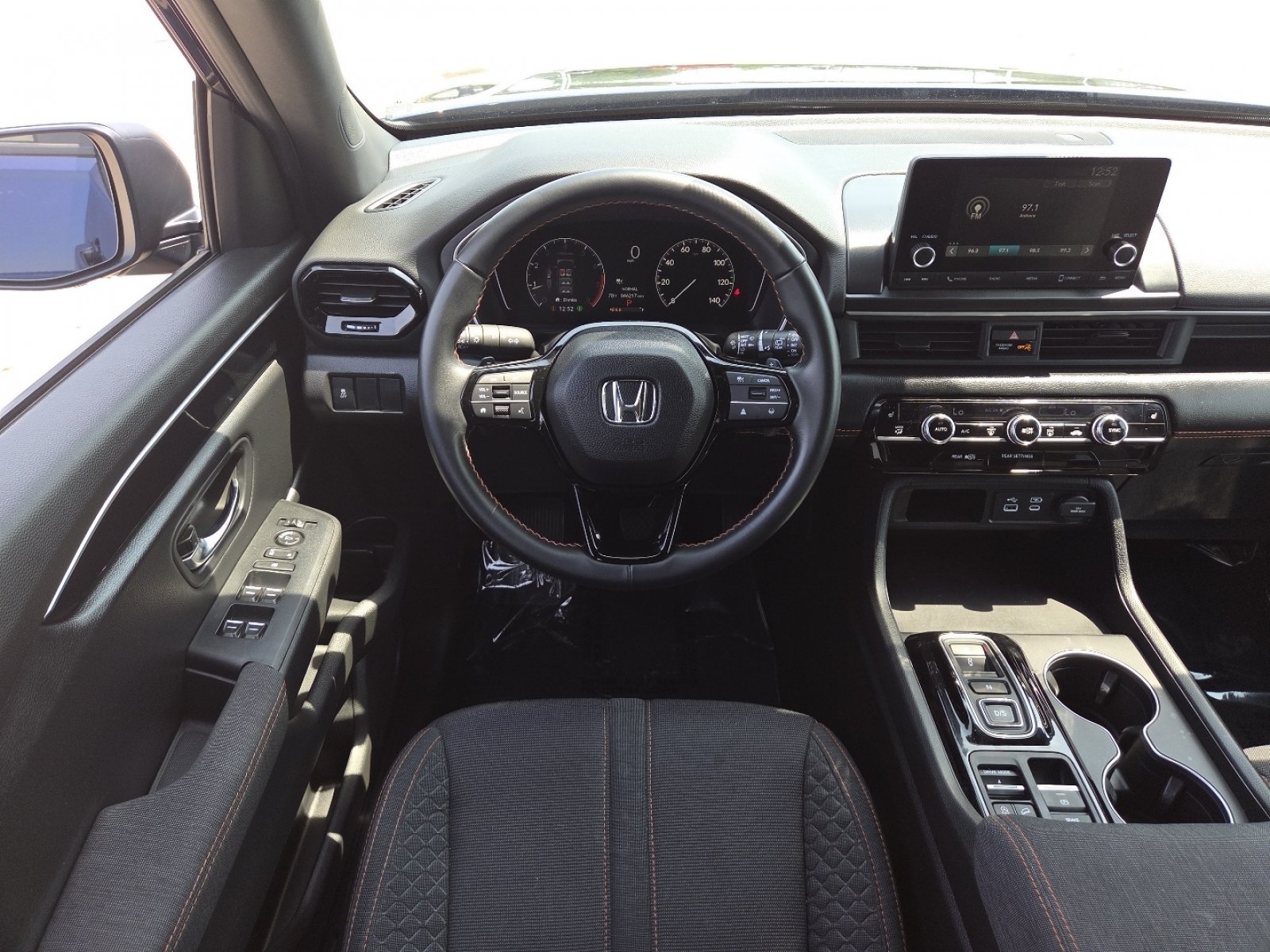 Used 2025 Honda Pilot Sport image 24
