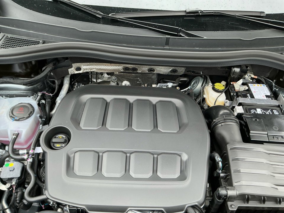 New 2026 Volkswagen Tiguan SE R-Line AWD/4WD image 15