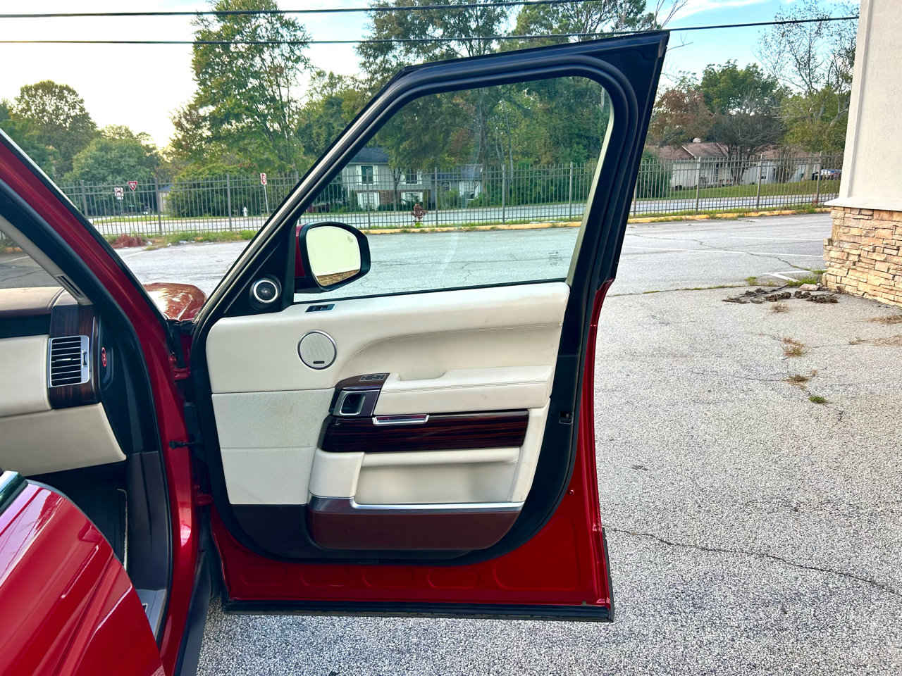 Used 2015 Land Rover Range Rover Autobiography image 18