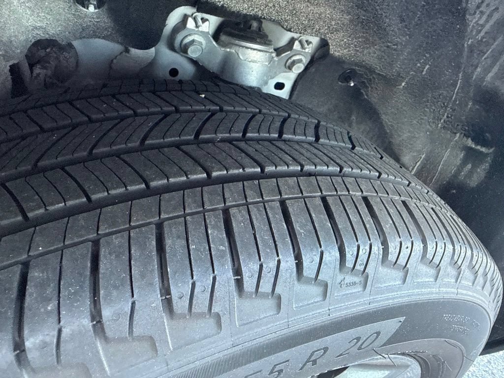 Used 2024 Ford Explorer XLT w/ Equipment Group 202A AWD/4WD image 38