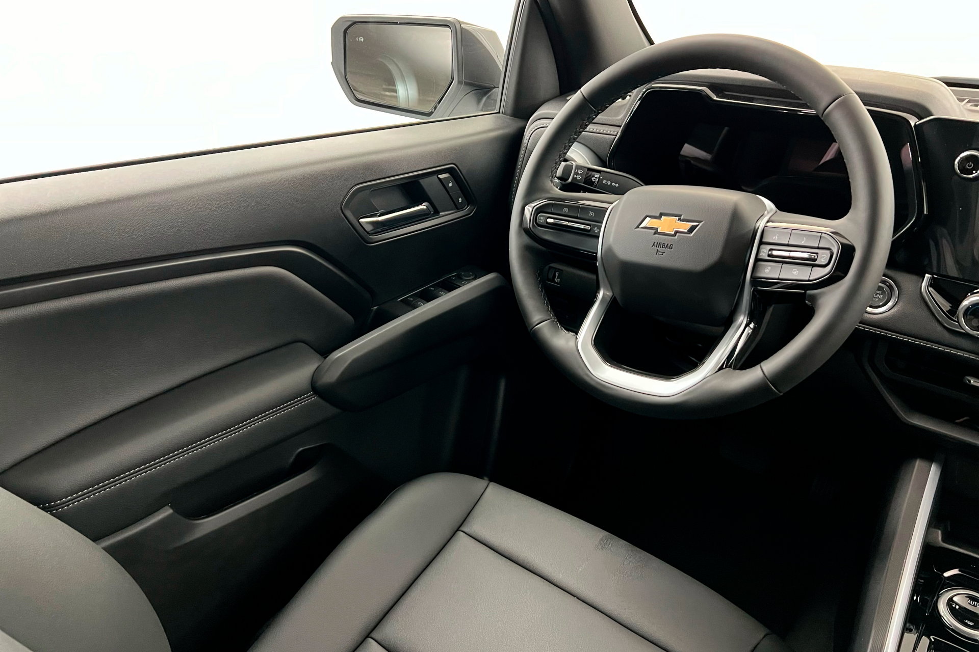 New 2025 Chevrolet Colorado LT w/ LT Convenience Package image 12