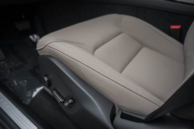 New 2026 Volvo XC60 B5 Plus w/ Protection Package Premier image 33