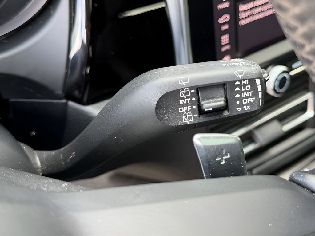 Used 2021 Porsche Macan image 40