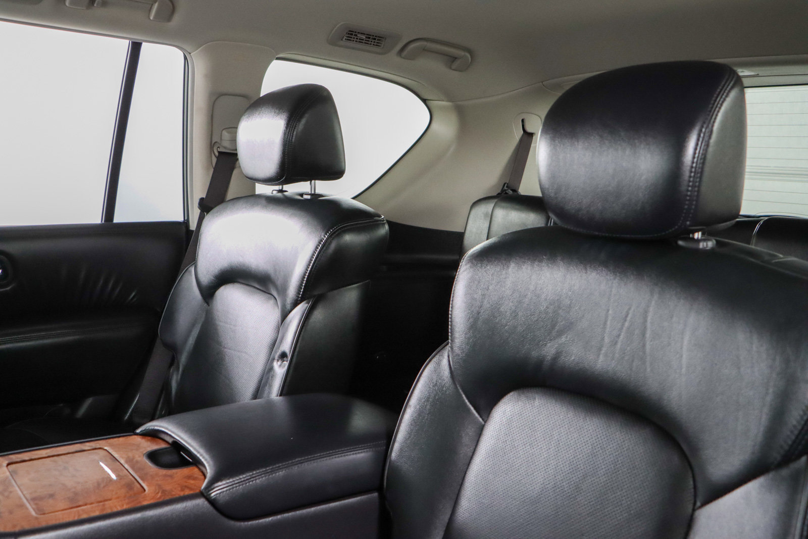 Used 2024 Nissan Armada SL w/ Captain's Chairs Package image 26