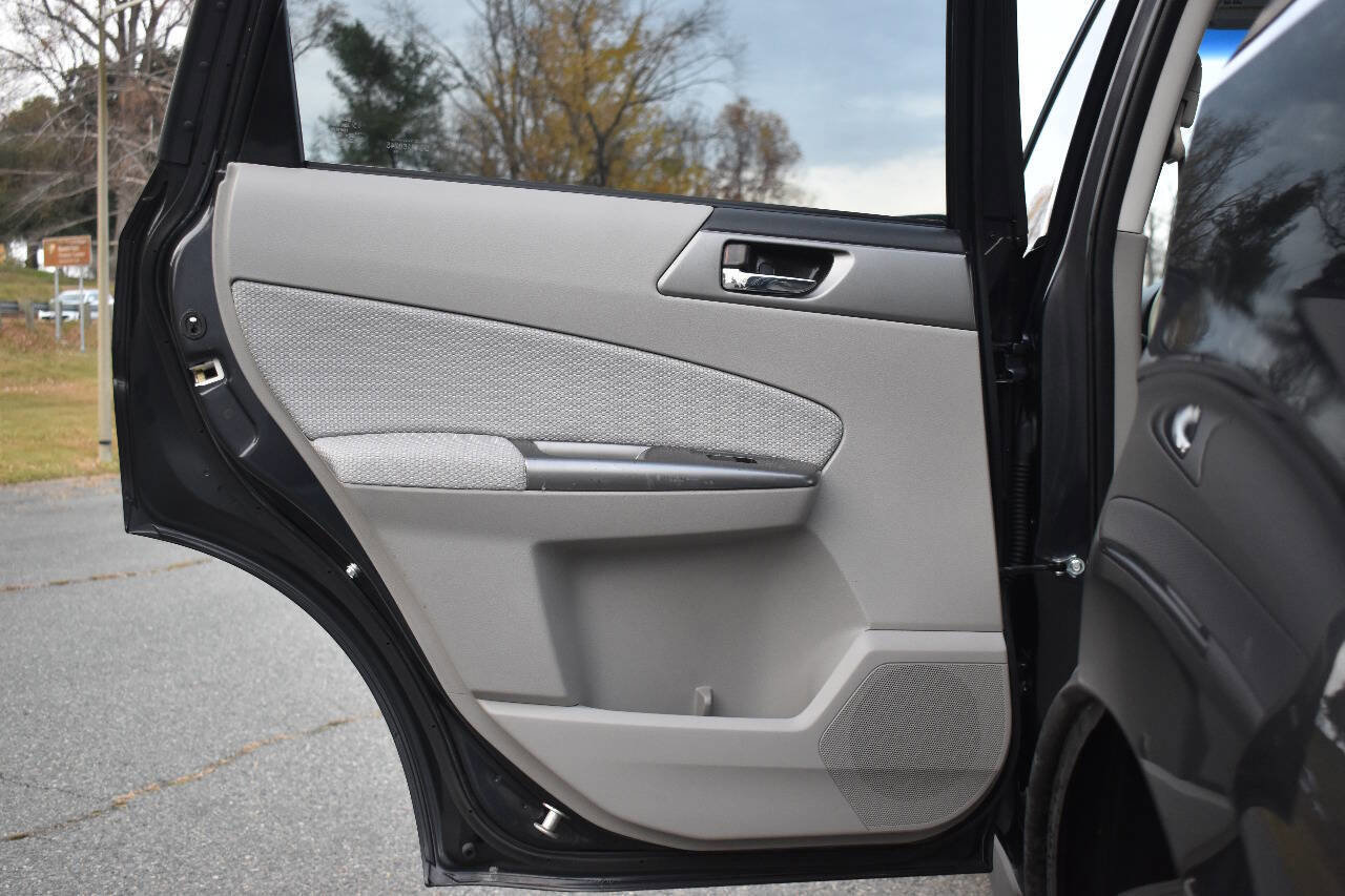 Used 2012 Subaru Forester 2.5X Premium w/ All-Weather Pkg image 10