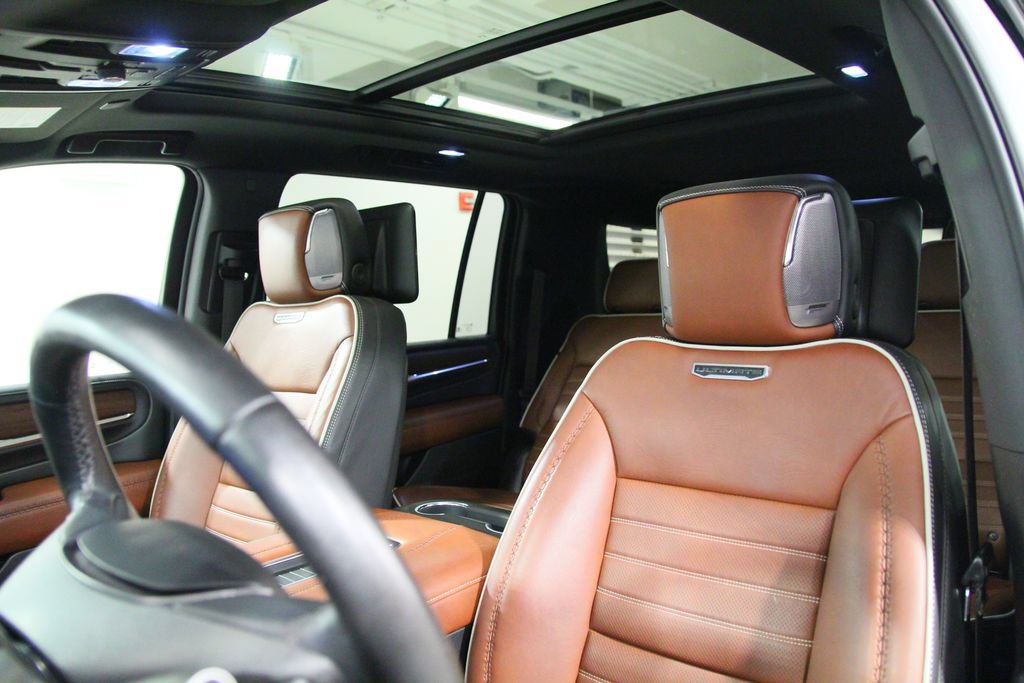 Used 2023 GMC Yukon XL Denali Ultimate AWD/4WD image 6