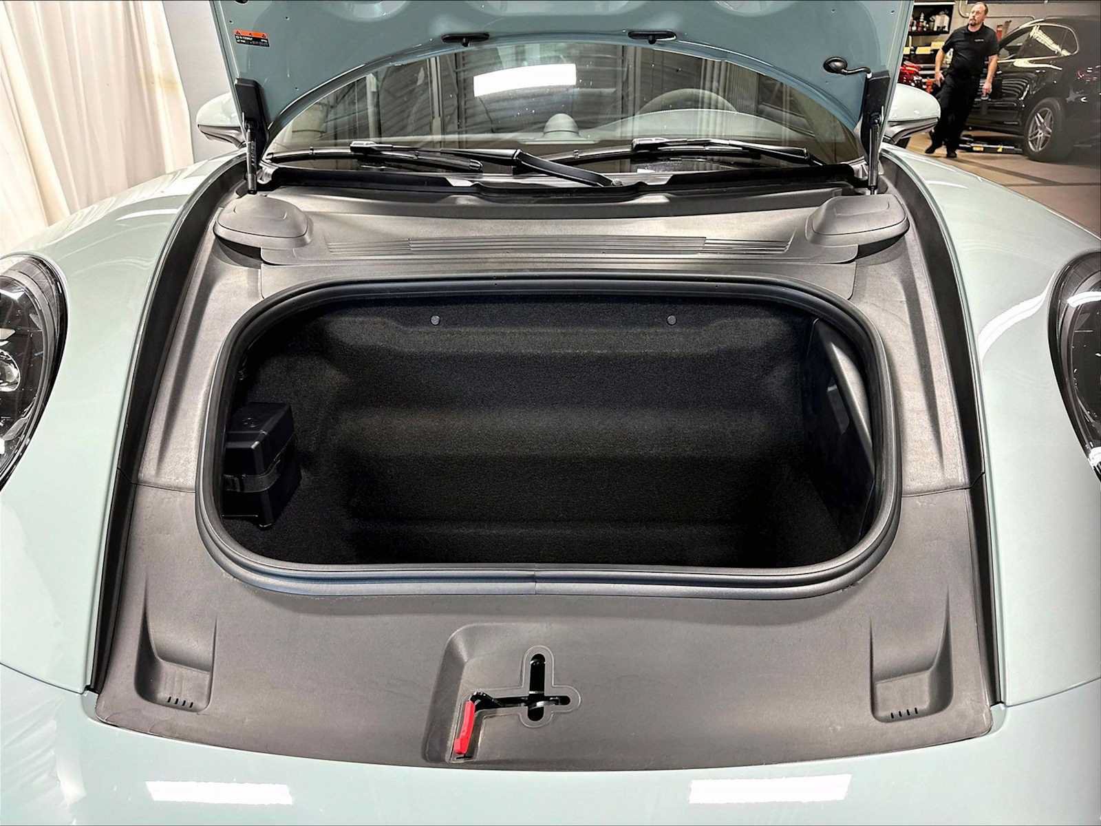 Used 2025 Porsche 911 Carrera RWD image 39