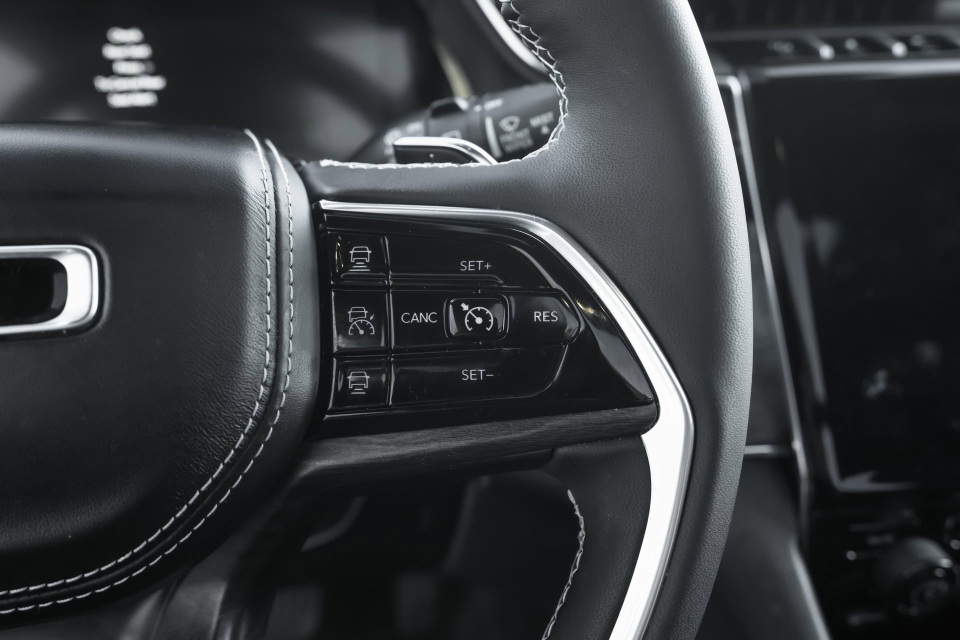 Used 2024 Jeep Grand Cherokee L Overland w/ Trailer Tow Package image 18