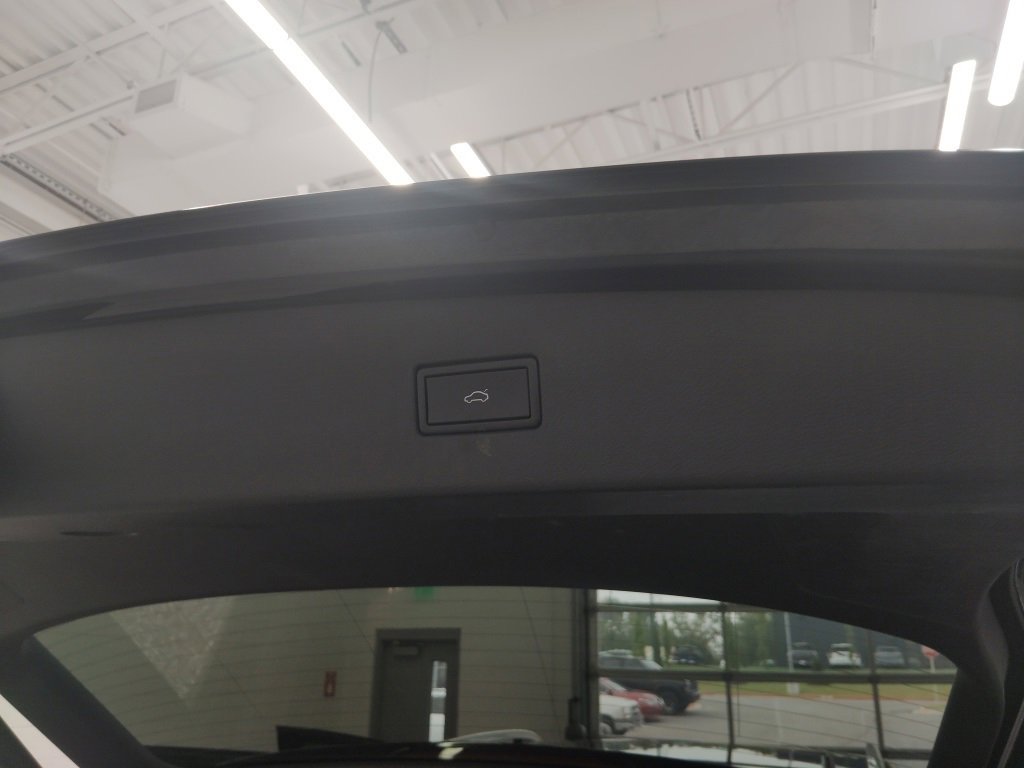 Used 2020 Volkswagen Tiguan SEL Premium R-Line w/ 3rd Row Seat Package image 24