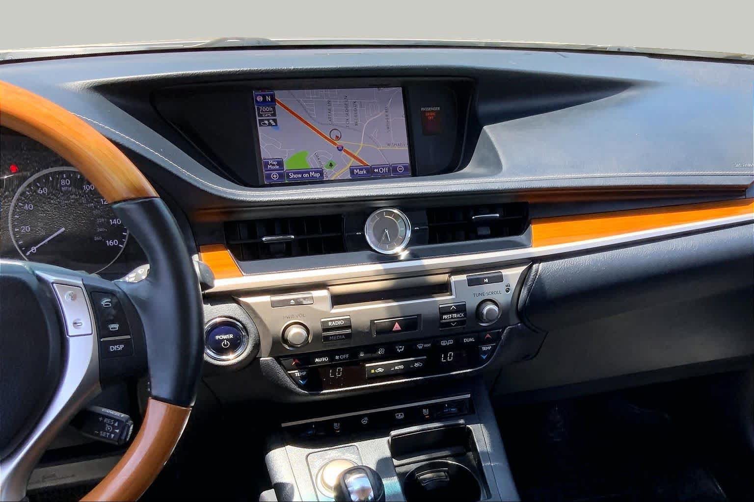 Used 2014 Lexus ES 300h w/ Luxury Package w/Bamboo Trim FWD image 7