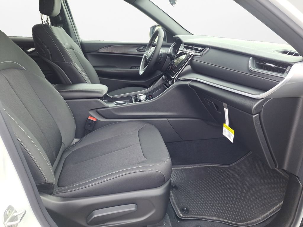 New 2025 Jeep Grand Cherokee Laredo w/ MOPAR Finishing Package RWD image 24