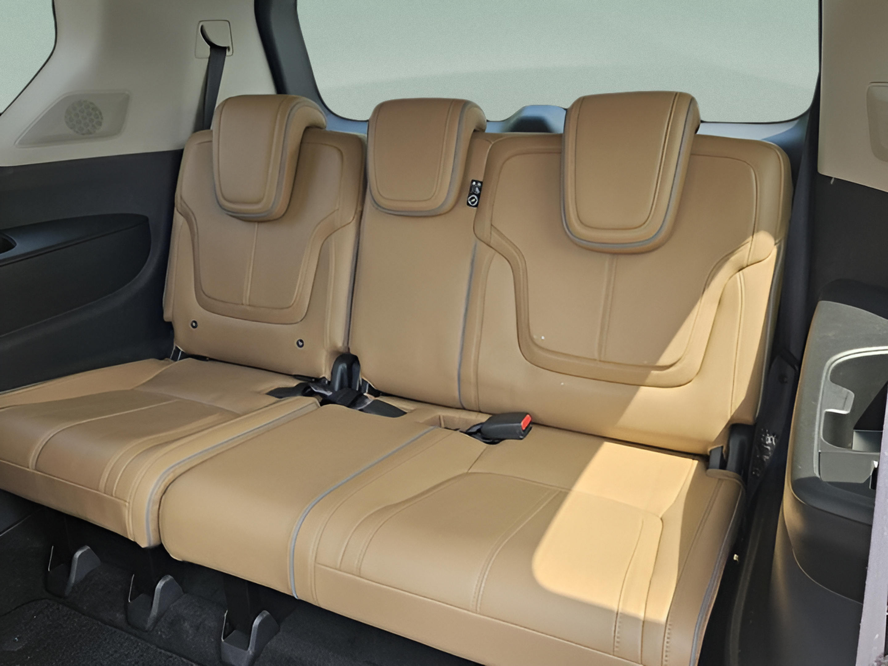 Used 2025 INFINITI QX80 Sensory AWD/4WD image 9
