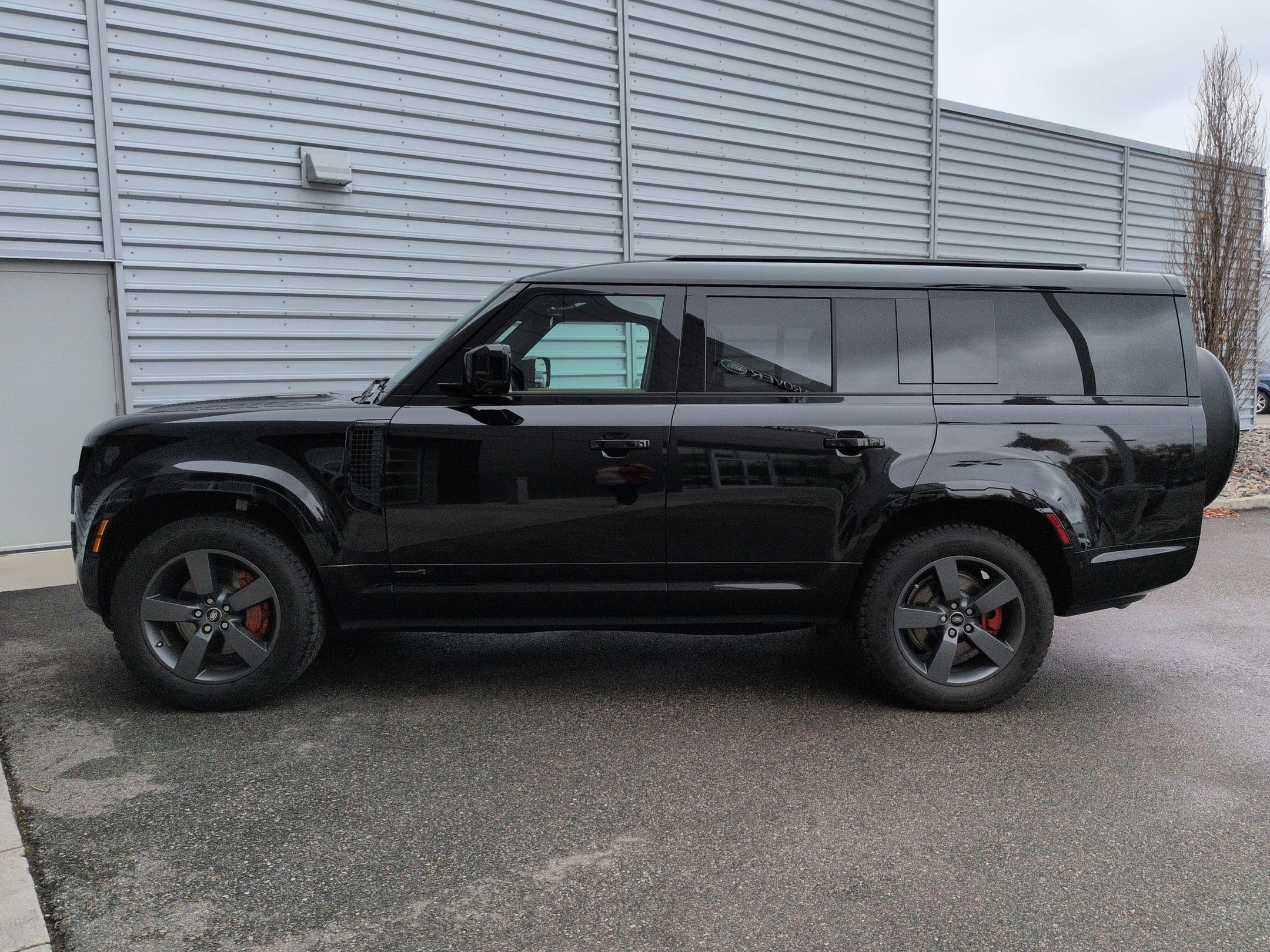 Used 2025 Land Rover Defender 130 X image 11