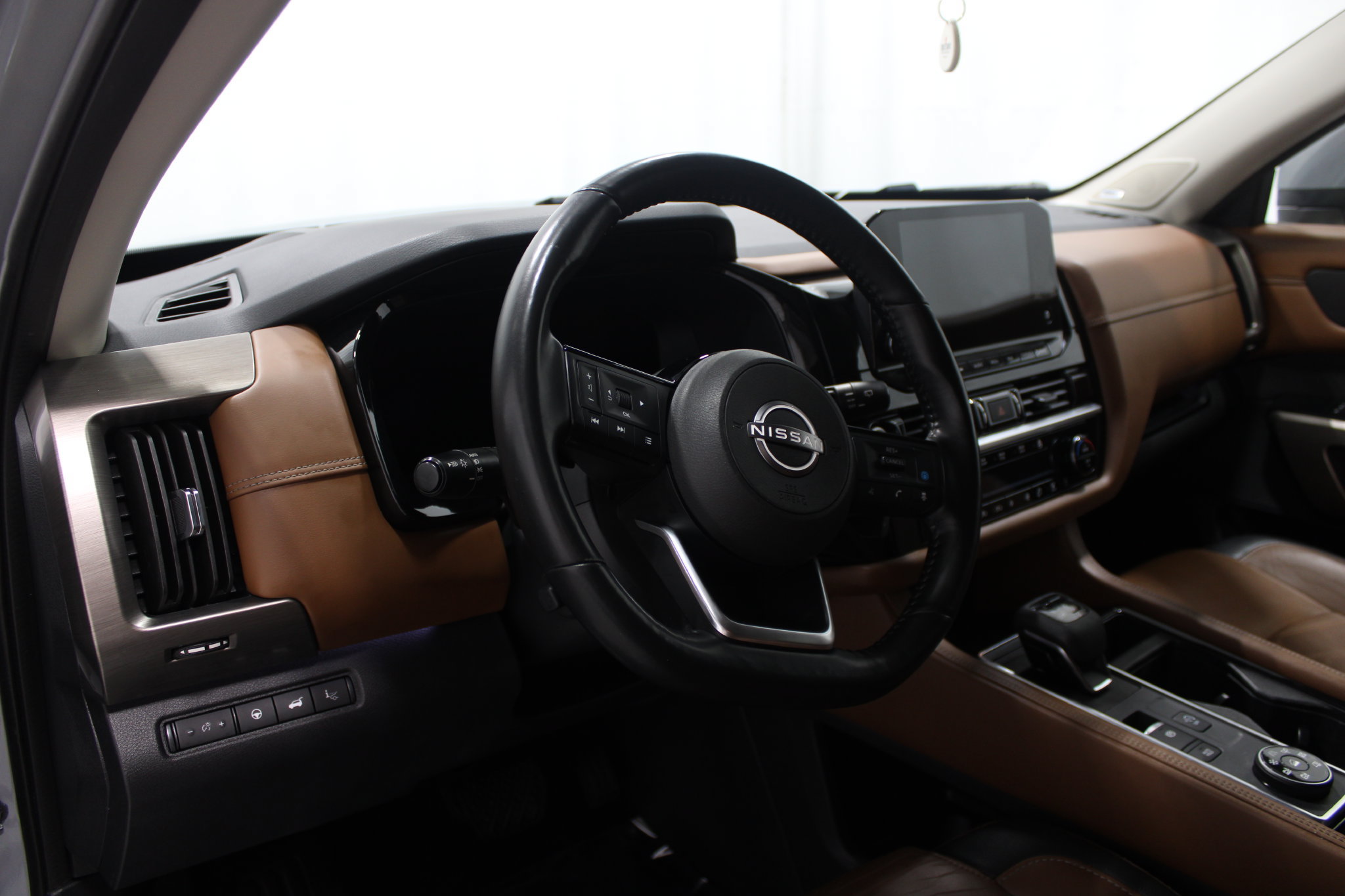 Used 2023 Nissan Pathfinder Platinum w/ Cargo Package AWD/4WD image 12