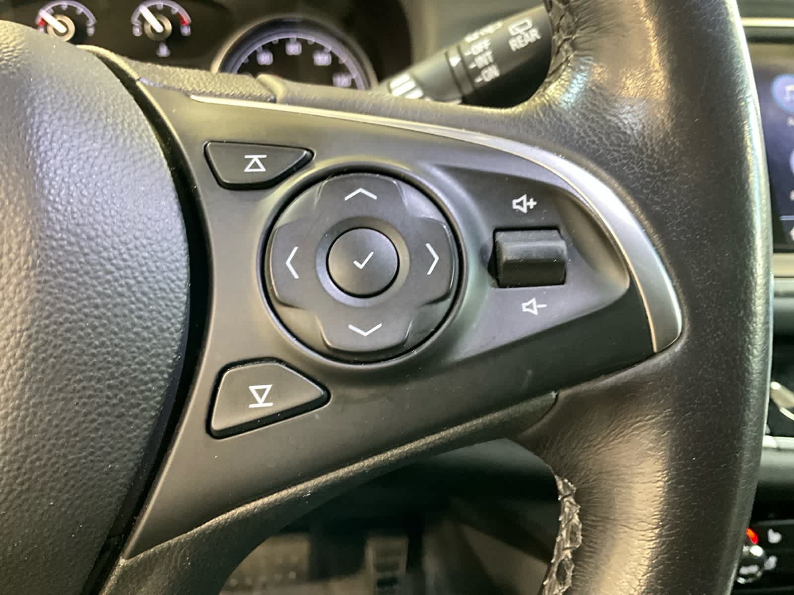 Used 2020 Buick Enclave Premium w/ LPO, Luxury Package FWD image 34