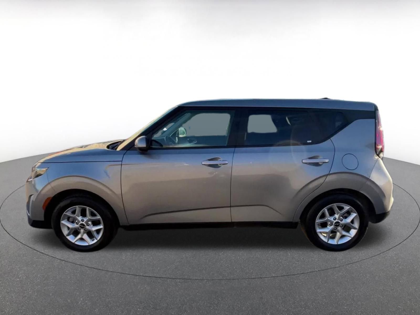 Used 2025 Kia Soul LX w/ LX Technology Package image 9