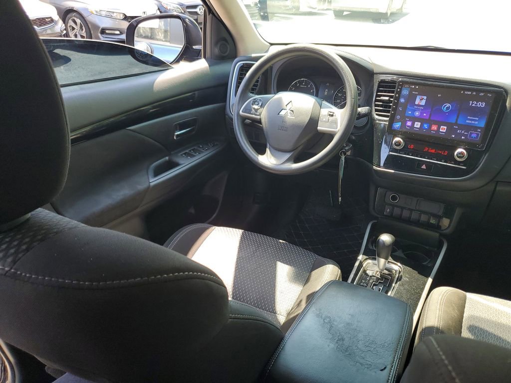 Used 2020 Mitsubishi Outlander ES image 18