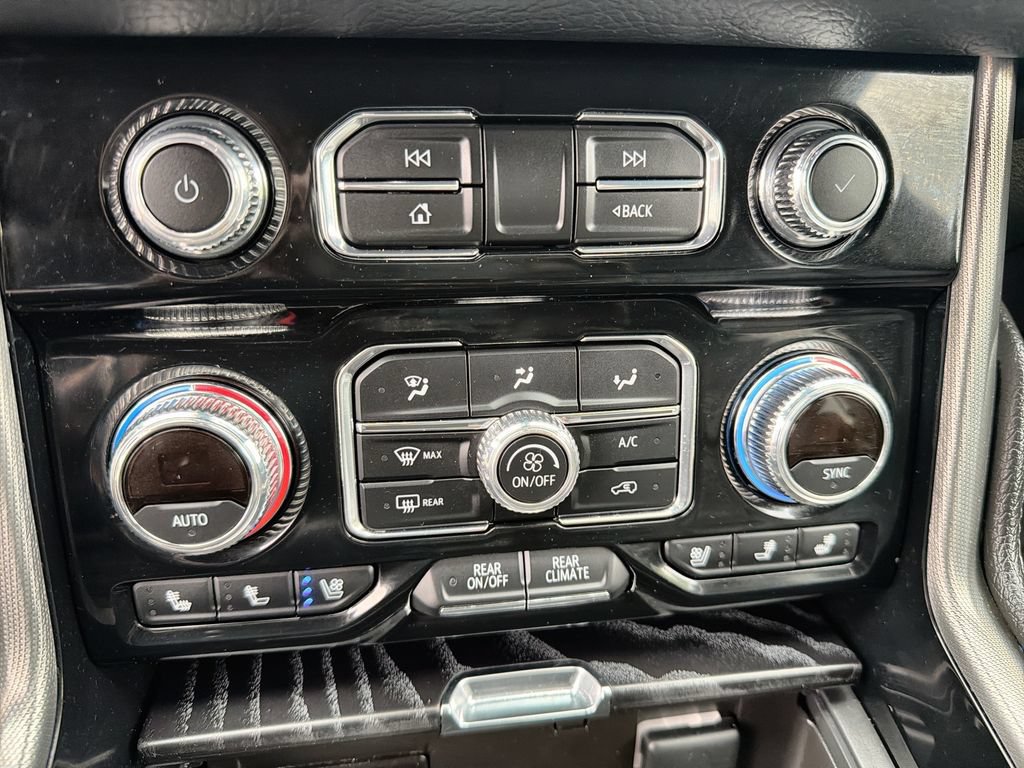 Used 2024 GMC Yukon Denali AWD/4WD image 17