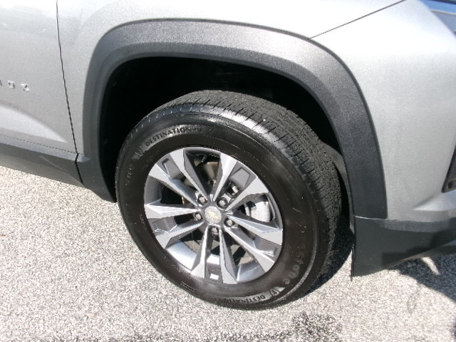 Used 2026 Chevrolet Equinox LT FWD image 9