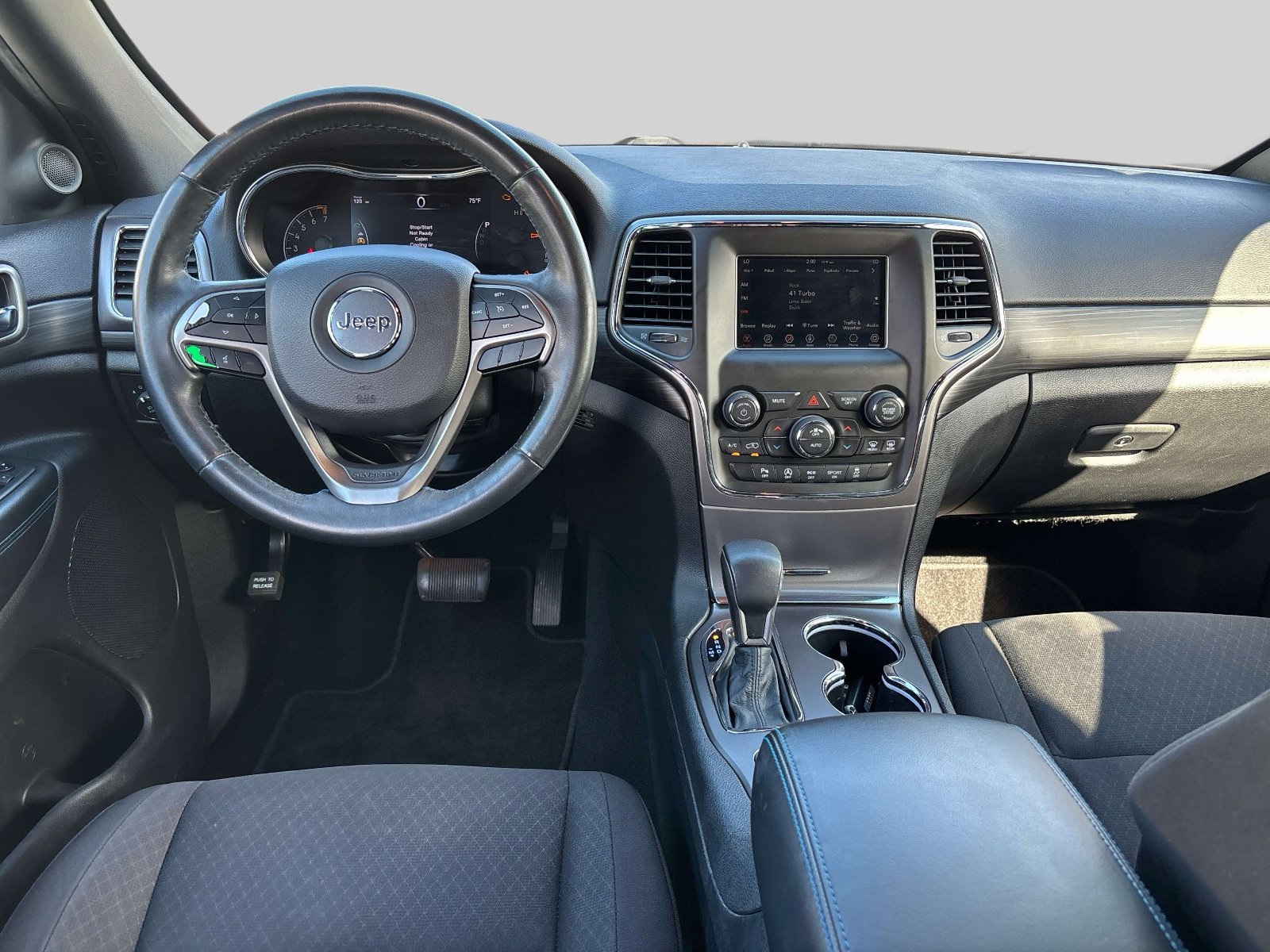 Used 2019 Jeep Grand Cherokee Laredo AWD/4WD image 9