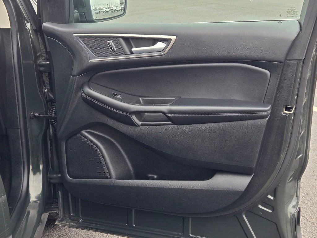 Used 2023 Ford Edge SEL w/ Convenience Package AWD/4WD image 5